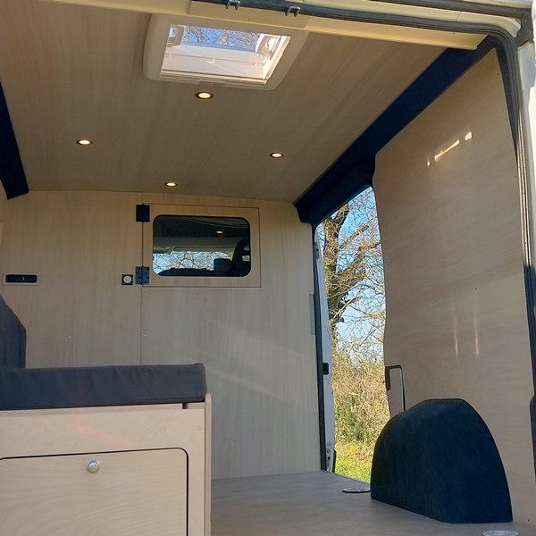 cloison avec fenetre dans ducato aménagé