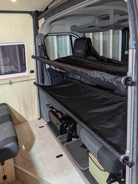 Renault master L3H2 aménagé lit hamac