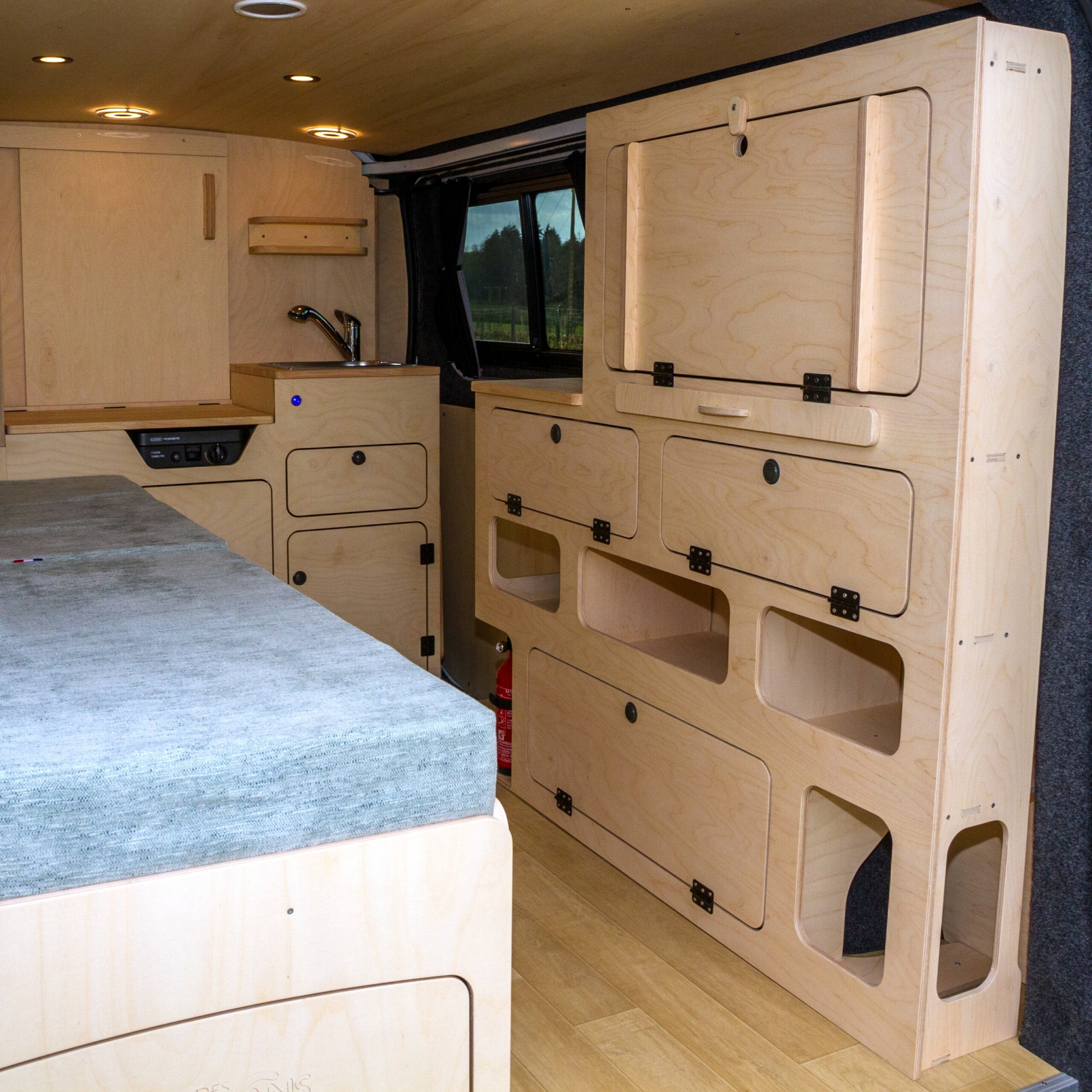 trafic L1H1 aménagé-meuble latéral