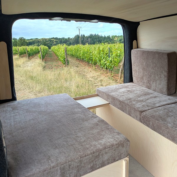 Ford transit custom V2 aménagé rose des vans (16)