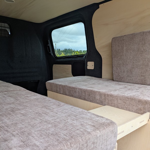 Ford transit custom V2 aménagé rose des vans (6)