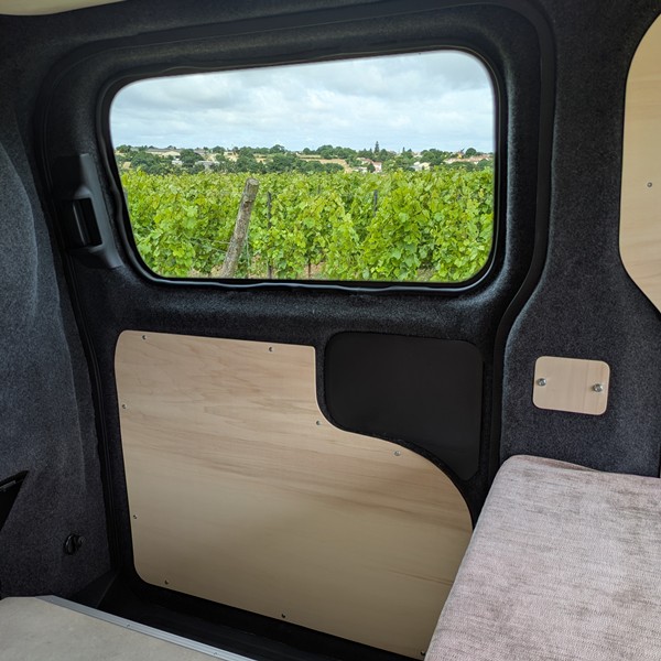 Ford transit custom V2 aménagé rose des vans (7)