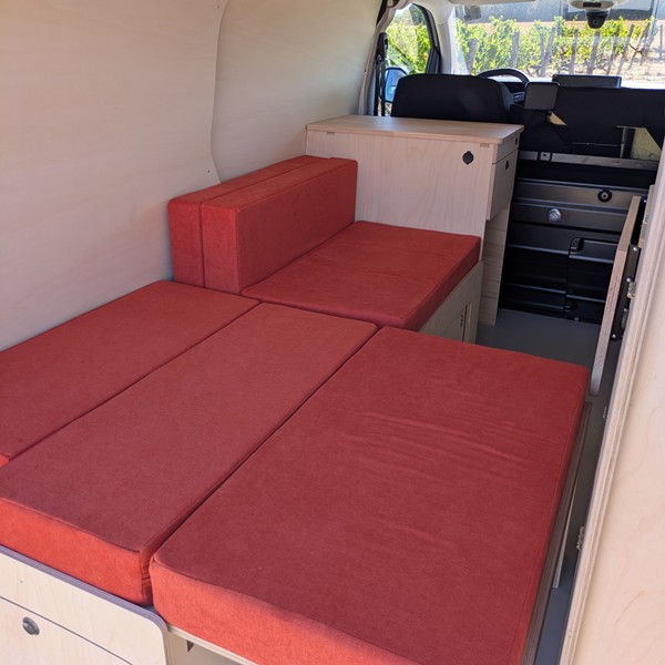 Citroen Jumpy aménagé - coussin orange