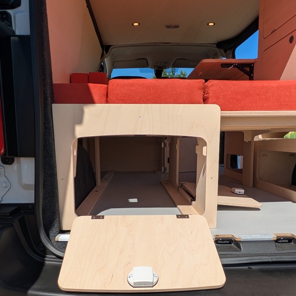 Citroen Jumpy aménagé - trappe de rangement