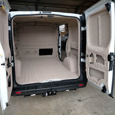 intérieur du véhicule Renault trafic L1H1 isolé avec du liège projeté soliège