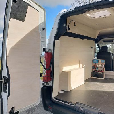 habillage portes arrières du van citroen Jumpy aménagé