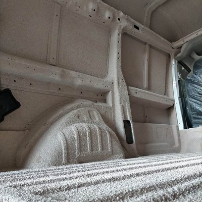 isolation épaisse de liège projeté dans le van citroen Jumpy aménagé