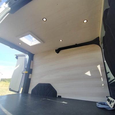 intérieur bois du électrique du ford transit custom aménagé